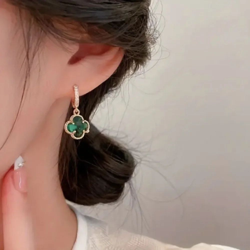 🔅🆕🔅Elegant Classy Chic Clover ☘️ Emerald 18K Gold Plated Drop Earrings✨